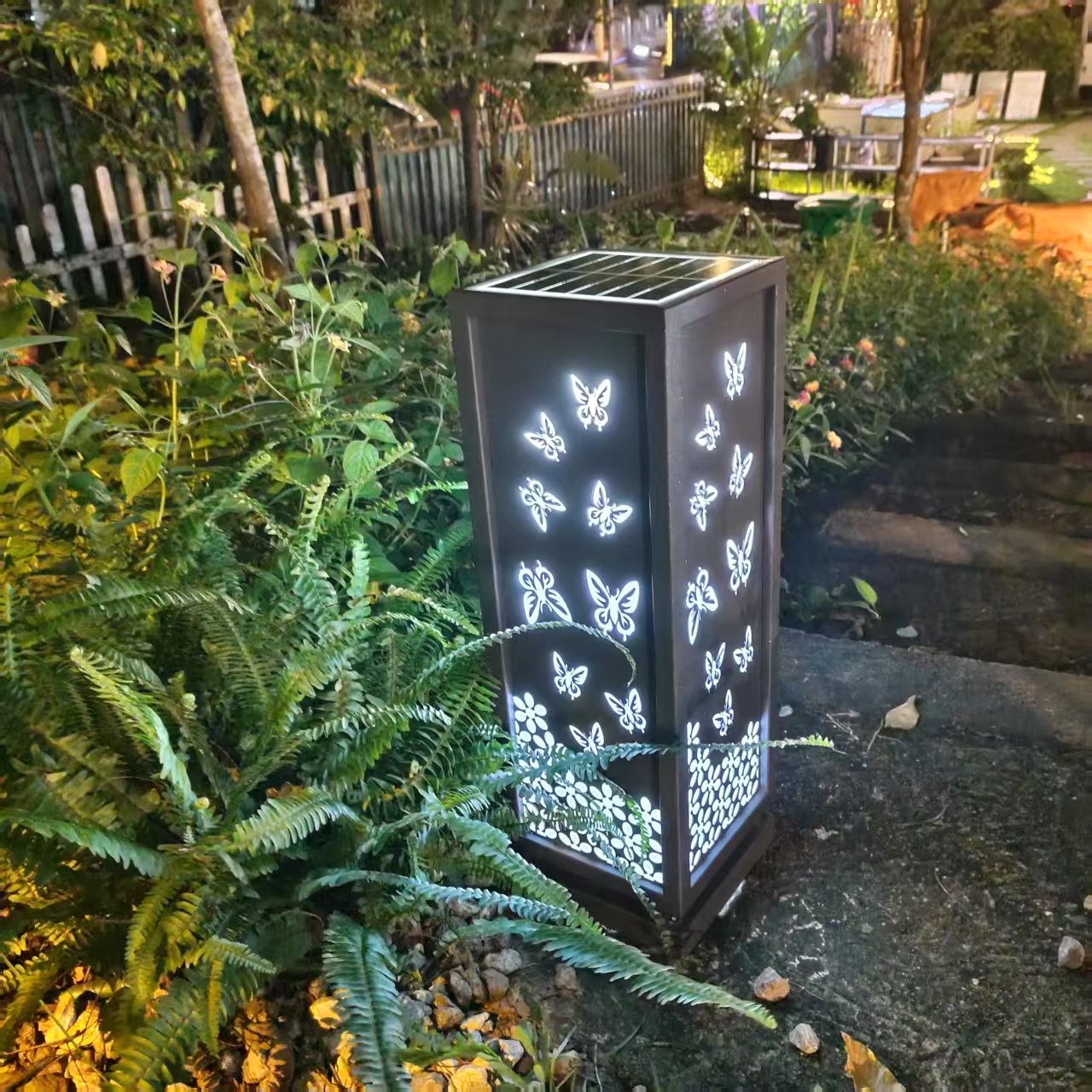 户外太阳能草坪灯