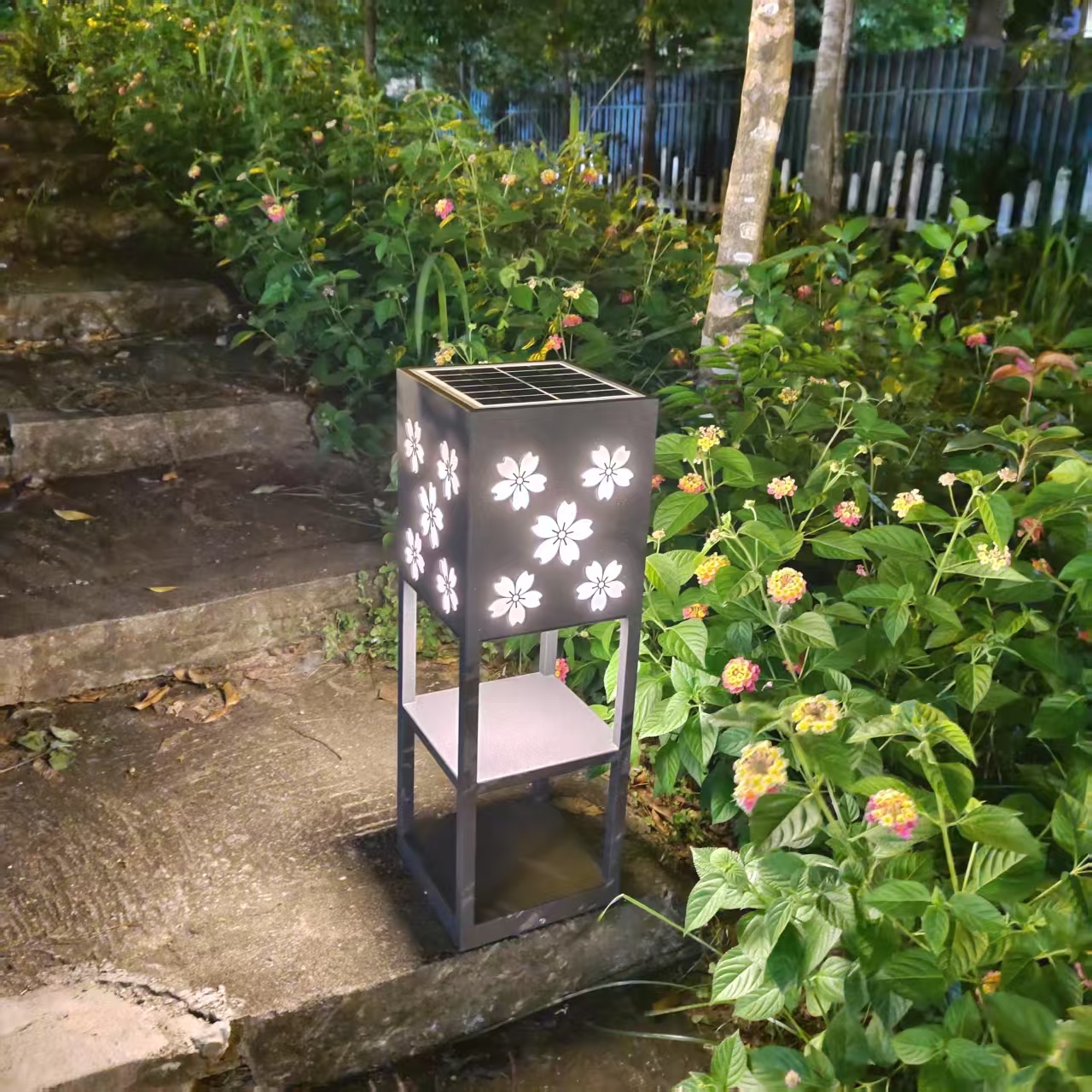 户外太阳能草坪灯