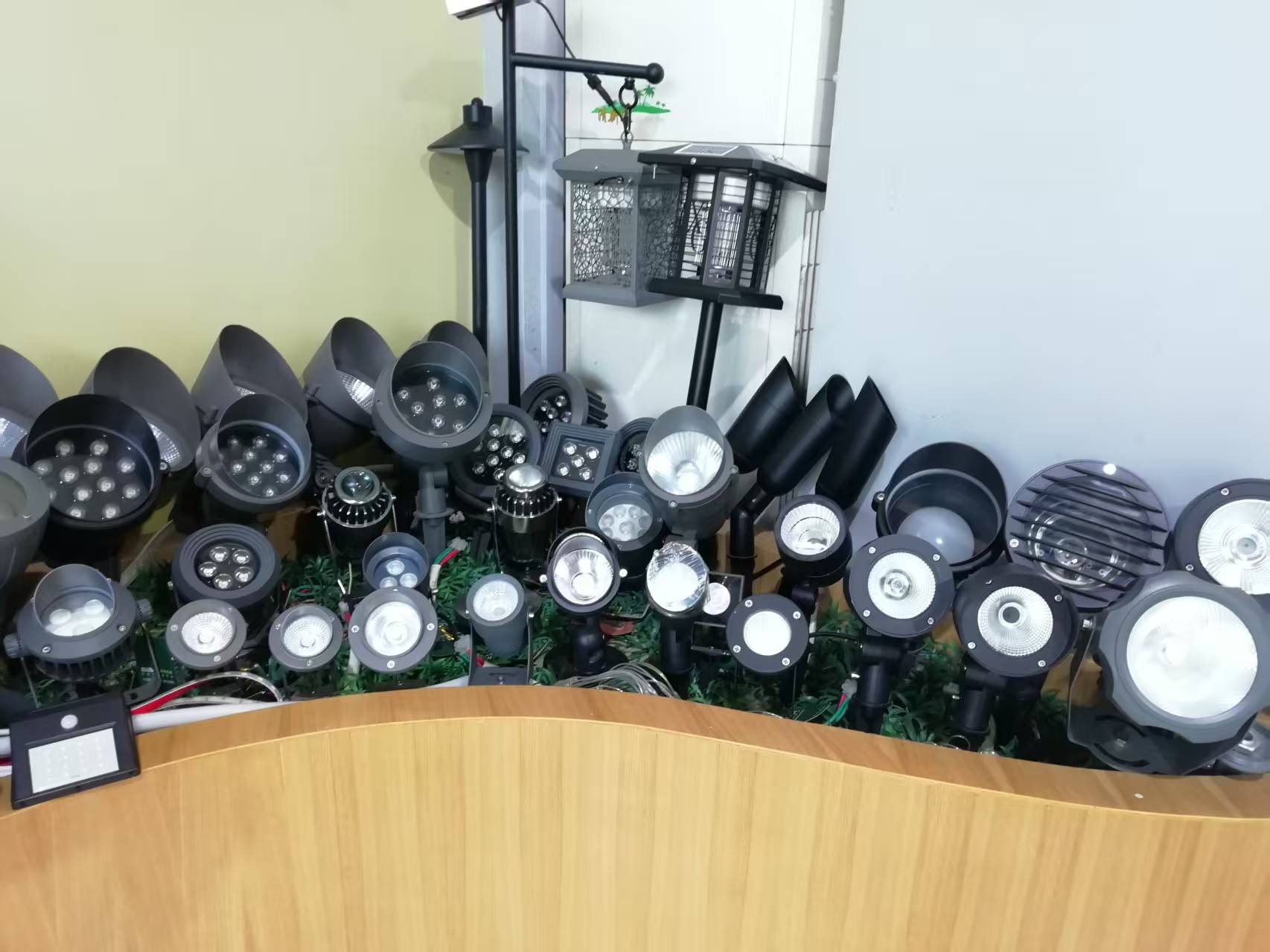 户外射灯 射树灯 小射灯 抱树灯 瓦楞灯