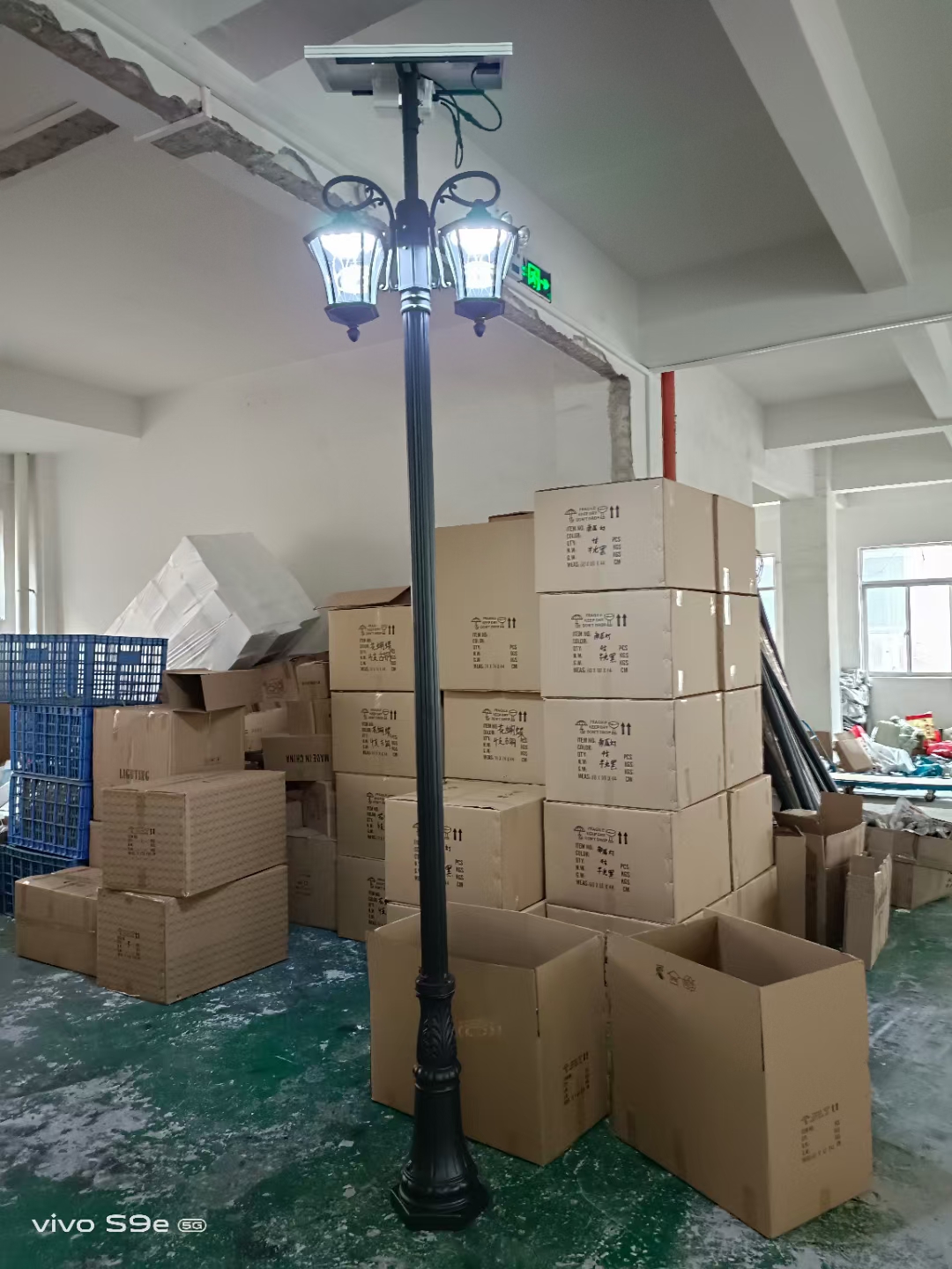 户外太阳能庭院灯，LED庭院灯，欧式户外太阳能庭院灯