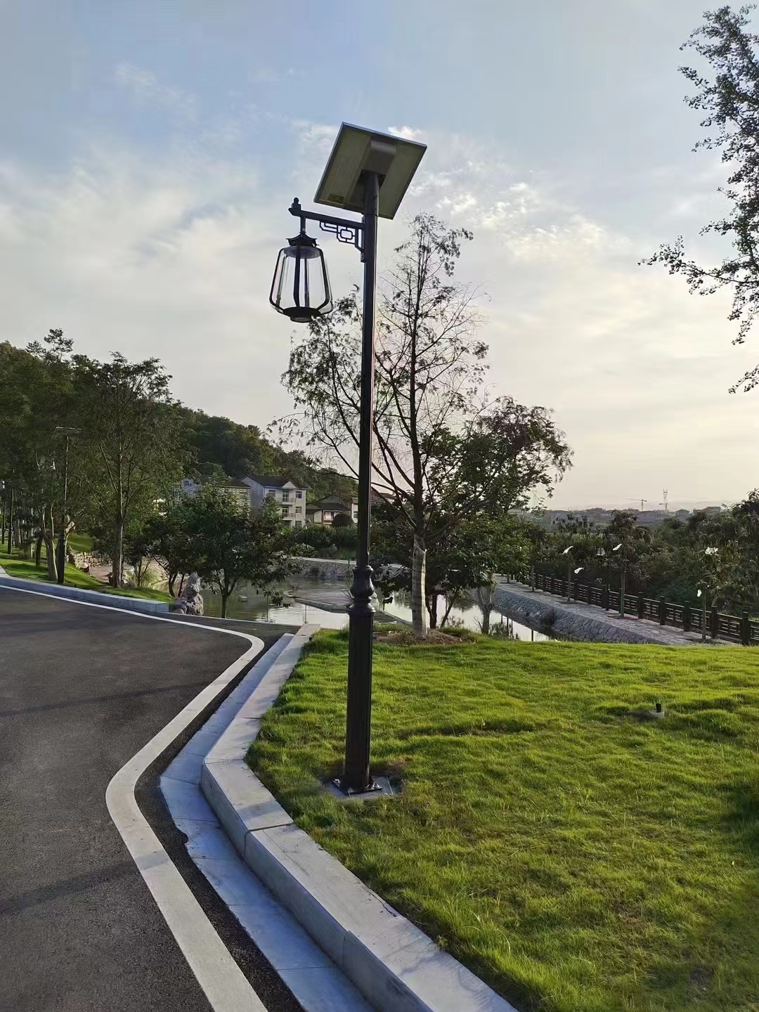 户外太阳能庭院灯，LED庭院灯，欧式户外太阳能庭院灯