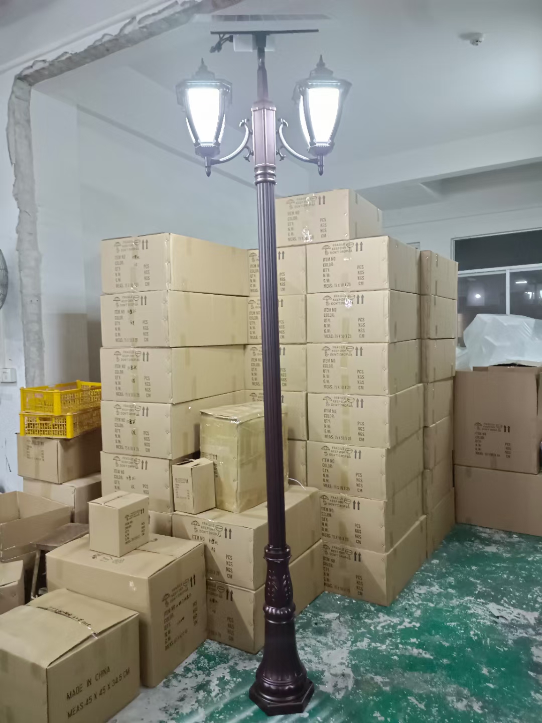 户外太阳能庭院灯，LED庭院灯，欧式户外太阳能庭院灯